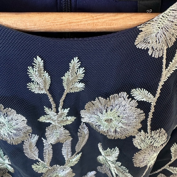 Elegant Tahari Dress - Picture 3 of 7